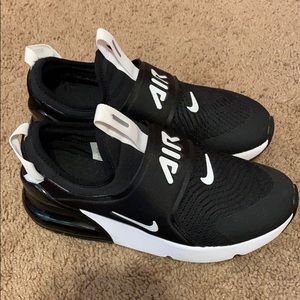 Girls Nike Air 270 slip on shoes